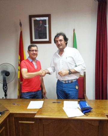 Imagen Firma del Convenio Interadministrativo entre el Ayuntamiento de Villar del Pedroso y la Entidad Local menor de Navatrasierra